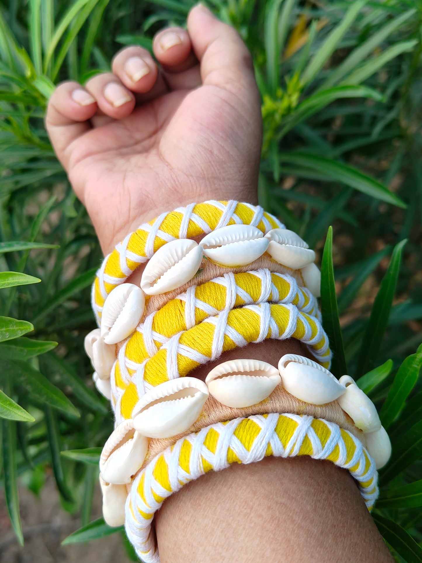 Yellow & White Shell Thread Bangle ๐งต๐๐ค